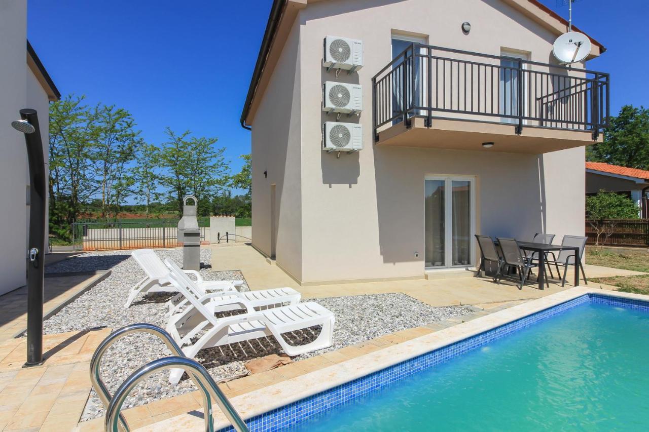 New Villa Seve II With Pool, Near The Town Center, 3Km From The Beach Pula Buitenkant foto